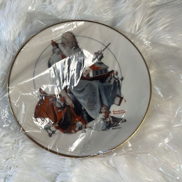 Norman Rockwell 1979 Gorham Christmas Collectors Plate “Santa’s Helper” - Picture 5 of 5